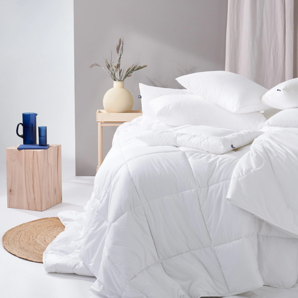 Duvet “Familon Original Light Duvet”. Winter duvets, 150x200 cm. Classic white duvet with clean and simple design familon
