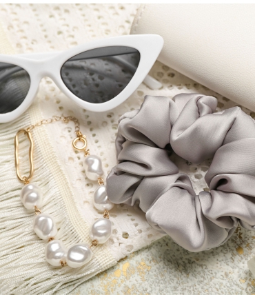 Silk hair ties: natural moisture for your hair