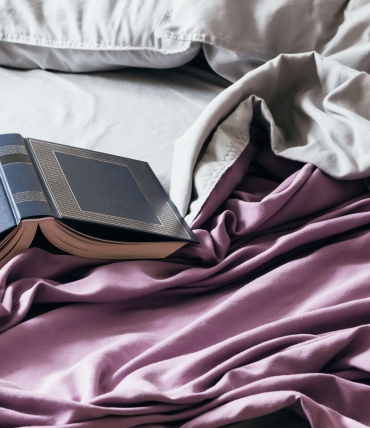 What is microfiber bedding and why is it worth choosing?