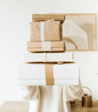 Gift Ideas: How to Thank Someone for Their Hospitality