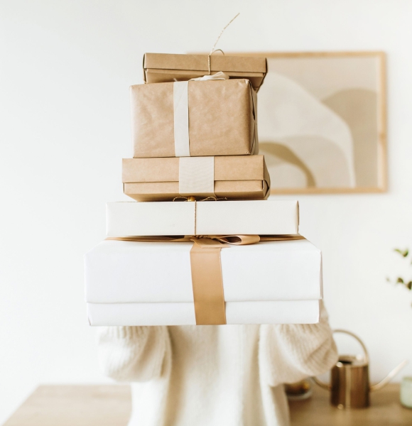 Gift Ideas: How to Thank Someone for Their Hospitality