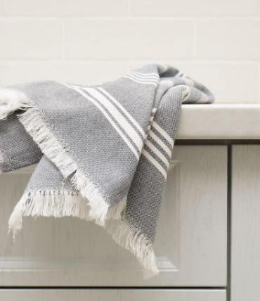 One kitchen towel for everything? Here’s why experts recommend avoiding it
