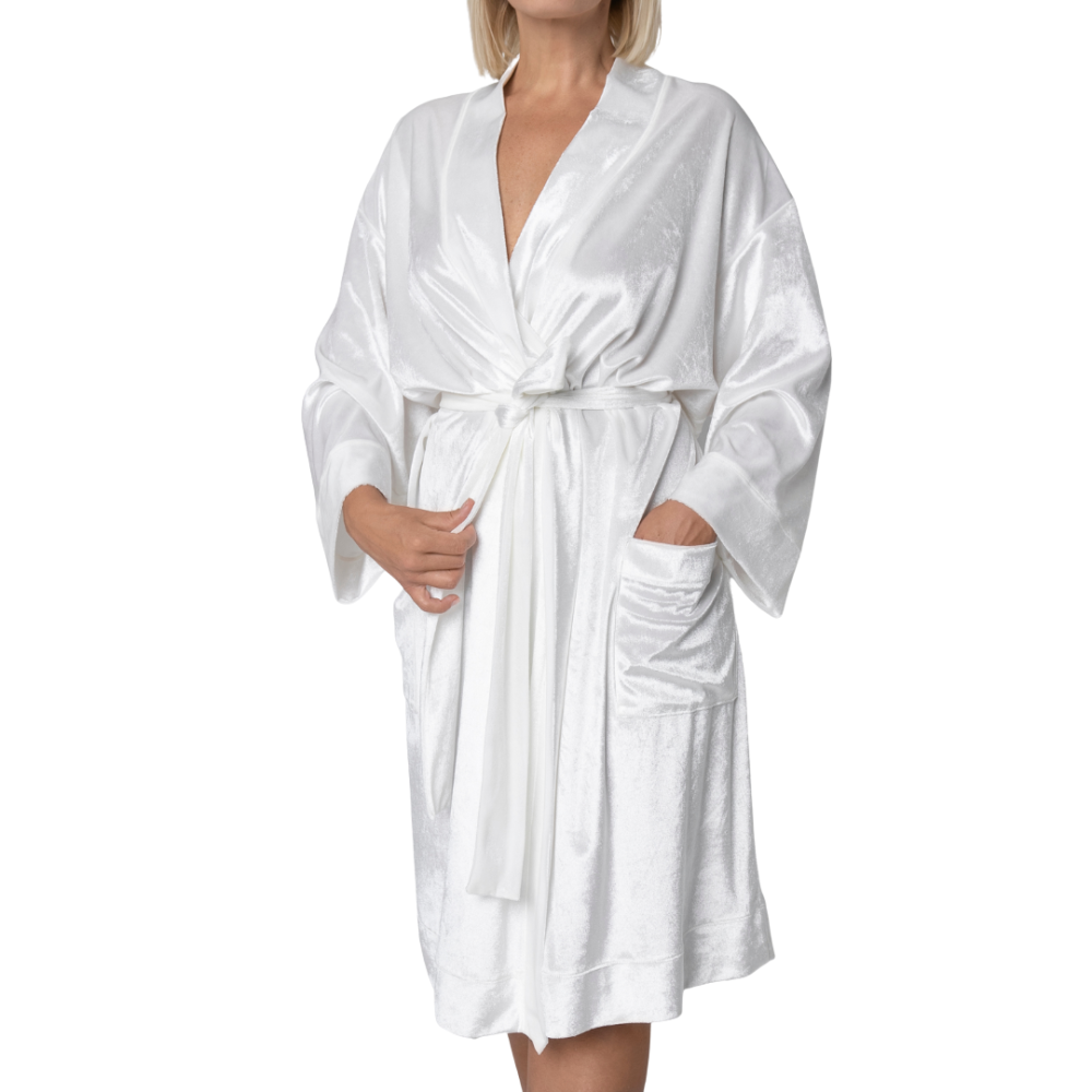 Bathrobe „Banrobo“, S/M, M/L. Women's robe made from soft and smooth satin Bathrobe „Banrobo“, S/M, M/L. Women's robe made from soft and smooth satin