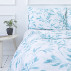 Cotton seersucker bedding set „Ceylon“. Bedding sets with plants, 140x200 cm, 160x200 cm. White bedding set with turquoise floral or leaf motifs.
