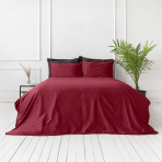 Premium Sateen Bedding Set „Maroon“. Bedding sets 135x200, 140x200 cm, 200x200 cm, 200x220 cm, 220x240 cm. Elegant satin bedding set in a dark red tone designed for luxurious comfort and restful sleep.