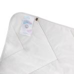 Kids duvet „Superwash“. Baby bedding, 100x135 cm. White quilted kids’ duvet for peaceful sleep