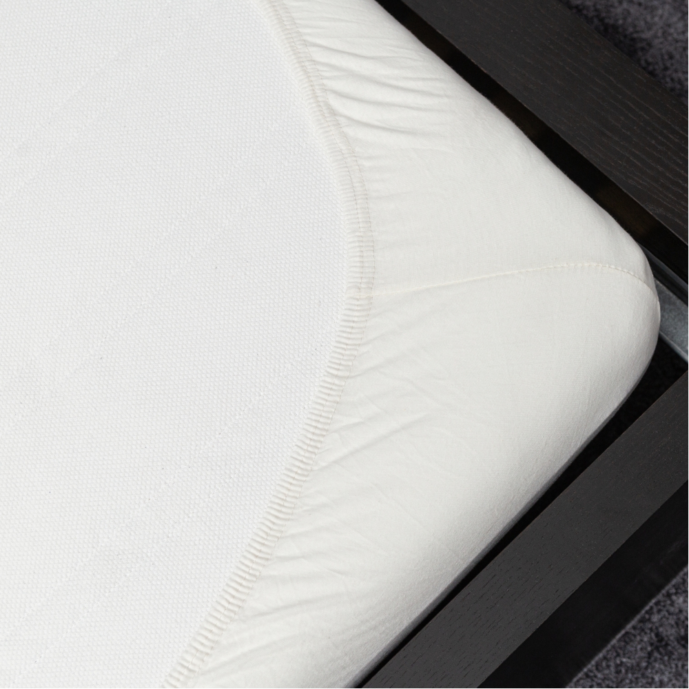 Waterproof fitted sheet „White Waterproof microfiber“. Fittedsheets, 90x200 cm, 140x200 cm, 160x200 cm, 180x200 cm. Practical white fitted sheet with waterproof layer