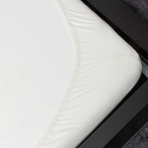 Waterproof fitted sheet „White Waterproof microfiber“. Fittedsheets, 90x200 cm, 140x200 cm, 160x200 cm, 180x200 cm. Practical white fitted sheet with waterproof layer