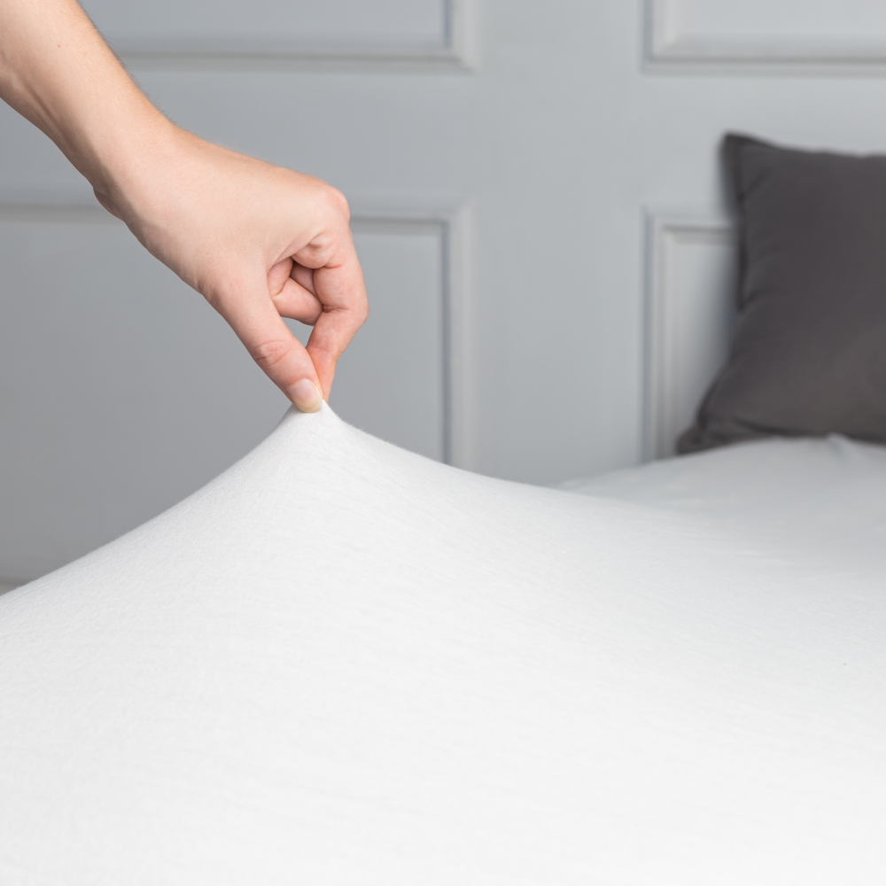 Waterproof Jersey Bed Sheet „White“. Waterproof fitted sheets, 150x220 cm, 180x220 cm, 200x220 cm. White bedsheet with waterproof surface
