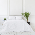 Premium Sateen Bedding Set „Classic White“. White bedding sets, 140x200 cm, 200x200 cm, 200x220 cm. Clean and bright white satin bedding.