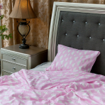 Children’s Bedding Set „Pink clouds”. Bedding sets 135x200, 140x200 cm, 160x200 cm. Children's bedding set featuring clouds on a pink background.