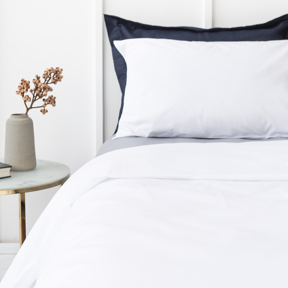 Bedding Set „Pearl“. Bedding sets 135x200, 140x200 cm, 150x200 cm, 160x200 cm, 180x200 cm, 200x200 cm, 200x220 cm, 220x240 cm. Stylish white bedding set, perfect for a modern and minimalistic bedroom.