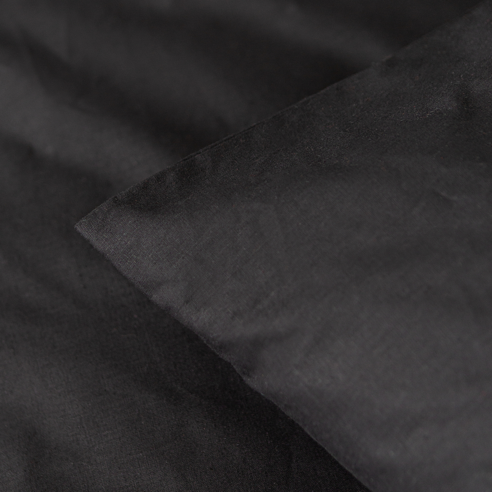 Bedding Set „Anthracite“. Bedding sets 155x200, 140x200 cm, 150x200 cm, 160x200 cm, 180x200 cm, 200x200 cm, 200x220 cm, 220x240 cm. Minimalist black bedding for a sleek bedroom look.