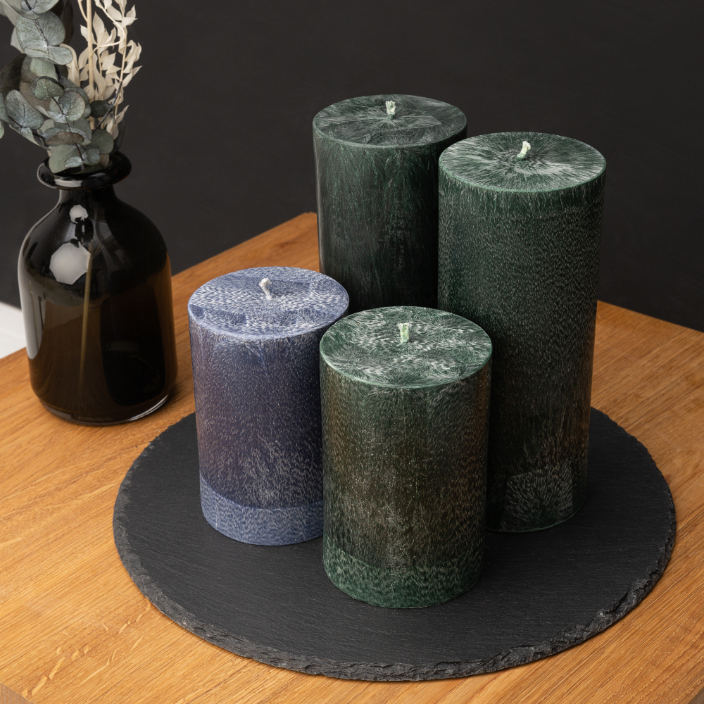 Handmade round candle “Emerald”, 1 piece.