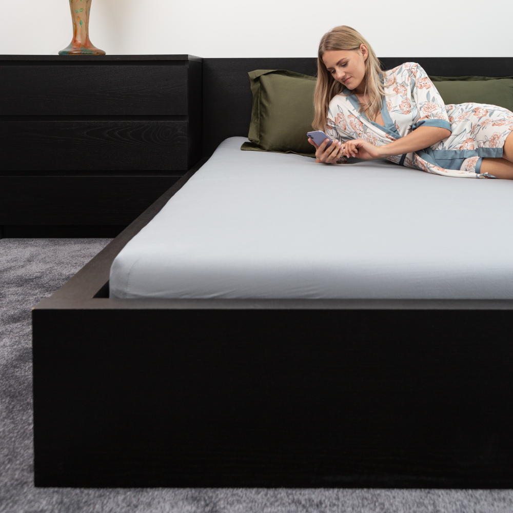 Jersey fitted sheet “Grey”. Fitted sheets 180x200, 90x200 cm, 140x200 cm, 160x200 cm, 180x200 cm, 200x220 cm. Grey fitted sheet – a practical and stylish choice for any bedroom.