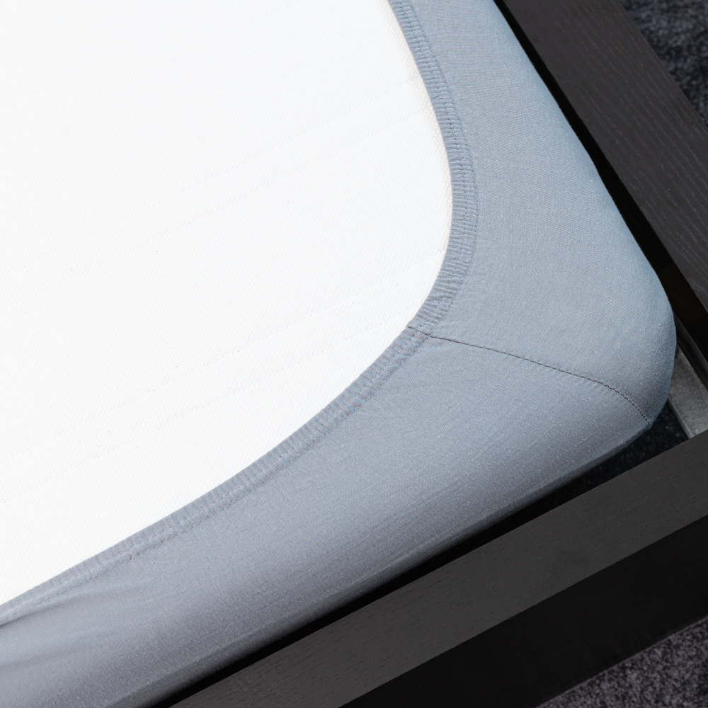 Jersey fitted sheet “Grey”. Fitted sheets 180x200, 90x200 cm, 140x200 cm, 160x200 cm, 180x200 cm, 200x220 cm. Neutral grey fitted sheet – perfect for everyday use.