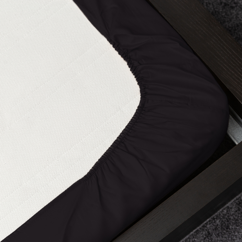 Jersey fitted sheet “Black jersey”. Fitted sheets 180x200, 90x200 cm, 140x200 cm, 160x200 cm, 180x200 cm, 200x220 cm. Comfortable black fitted sheet, easily adaptable to any mattress.