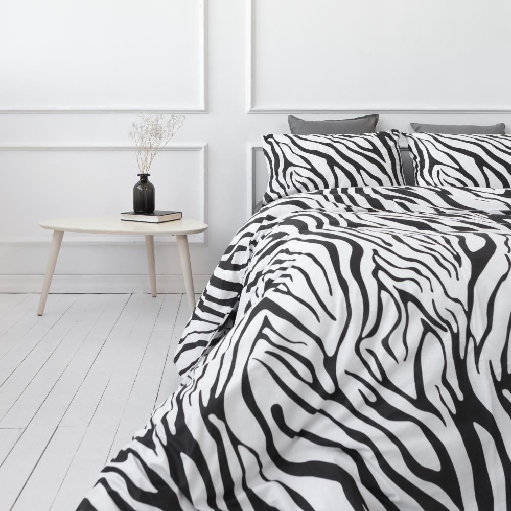 Bedding Set „Zebra“. Bedding sets 135x200, 140x200 cm, 200x220 cm. Modern bedding set with minimalist black line design.