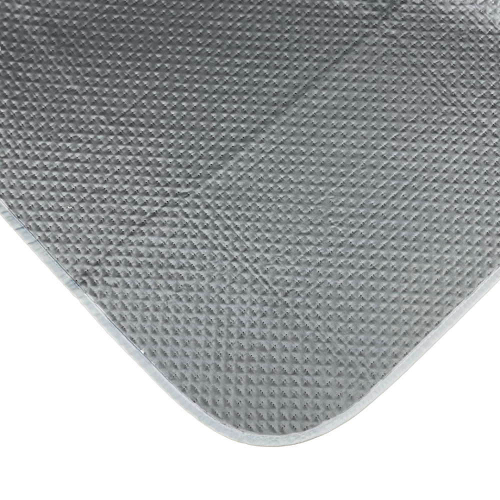 Reversible Bedspread “Grey Trapuntino Bedspread”. Blankets, 170x250 cm, 200x250 cm. Dark gray bedspread with an accentuated contrasting side that highlights the contours of the bed.