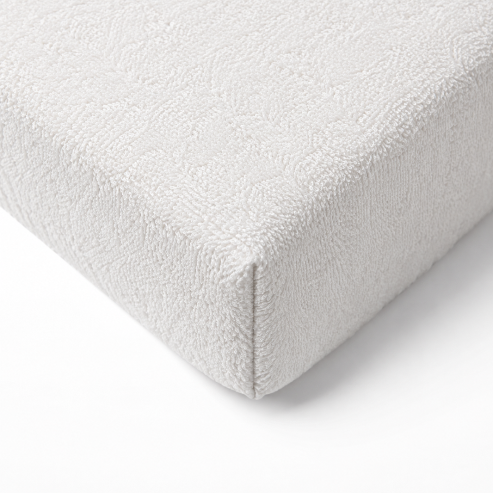 Terry fitted sheet „White frote“. Fitted sheets 180x200, 90x200 cm, 140x200 cm, 160x200 cm, 180x200 cm, 200x220 cm. Solid white fitted sheet with a clearly visible looped surface. Terry fitted sheet „White frote“. Fitted sheets 180x200, 90x200 cm, 140x200 cm, 160x200 cm, 180x200 cm, 200x220 cm. Solid white fitted sheet with a clearly visible looped surface.