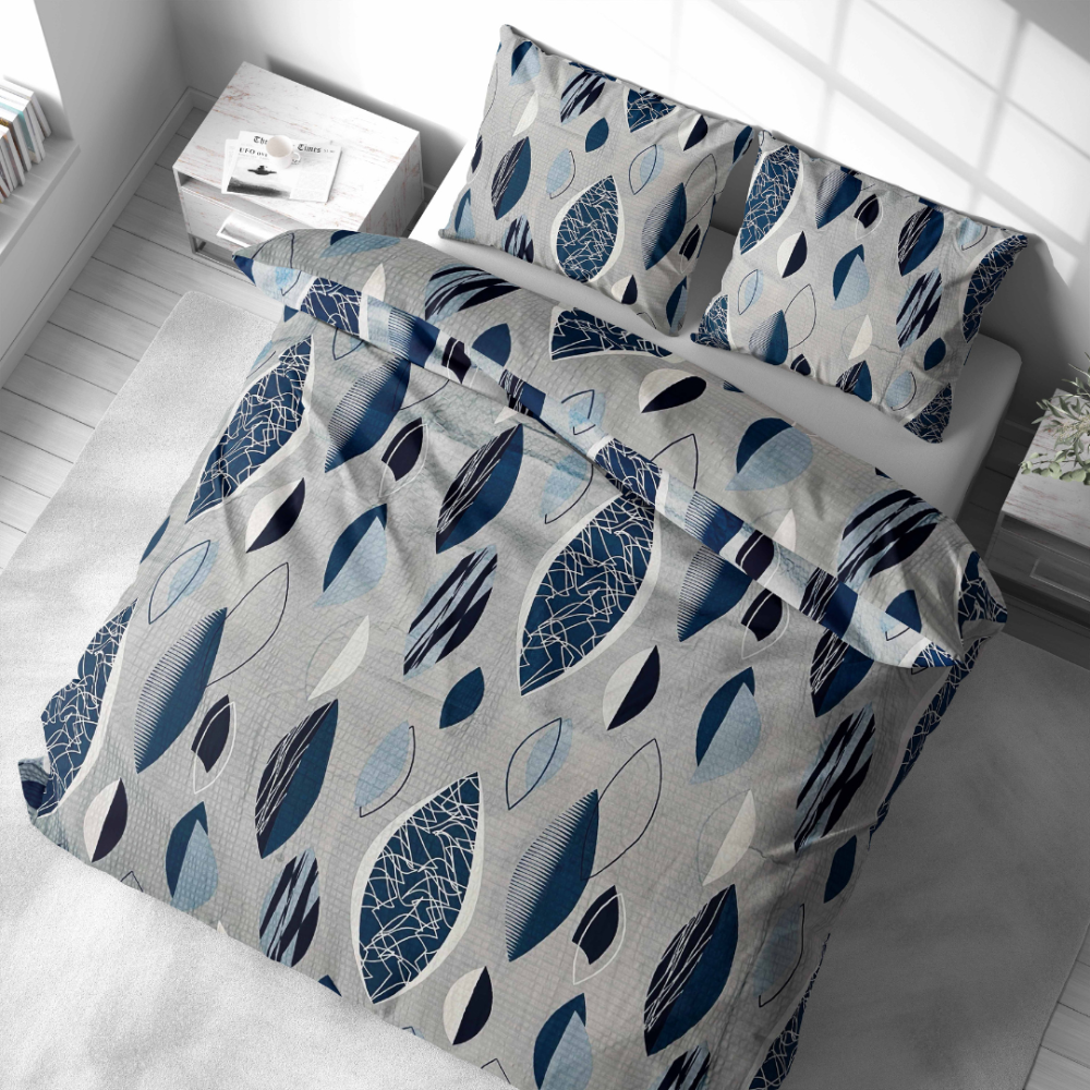 Cotton seersucker bedding set „Kora Indigo Drift“. Gray bedding sets, 140x200 cm, 160x200 cm, 200x200 cm, 200x220 cm, 220x240 cm. Stylized blue leaves in varying intensity on a neutral gray background in the bedding set.