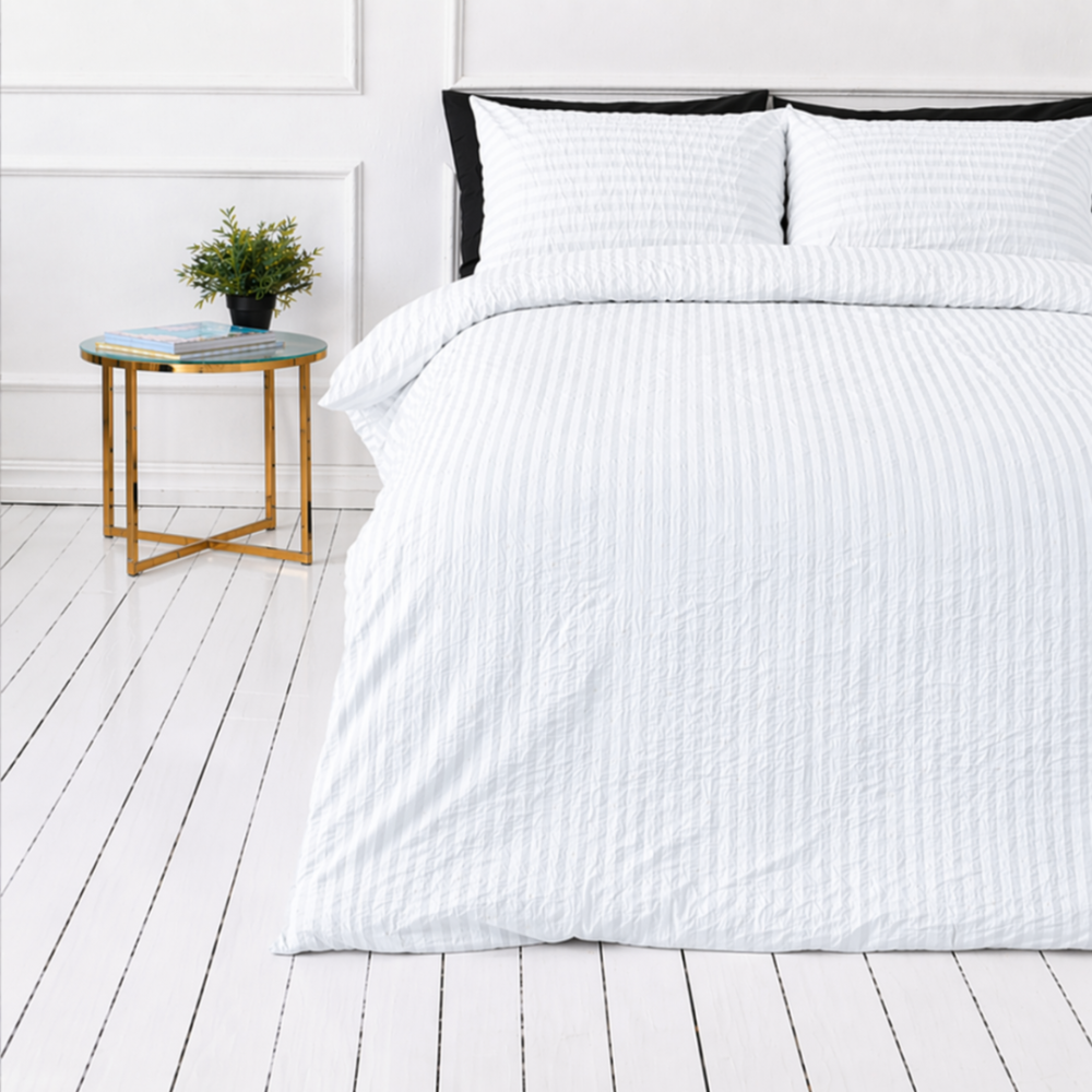 Cotton seersucker bedding set „Kora White“. Bedding sets 155x200, 140x200 cm, 150x200 cm, 160x200 cm, 180x200 cm, 200x200 cm, 200x220 cm, 220x240 cm. Light-colored bedding for a cozy and fresh sleep.