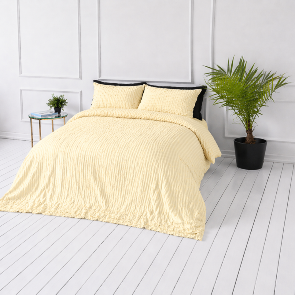 Cotton seersucker bedding set „Kora Yellow“. Bedding sets 155x200, 140x200 cm, 150x200 cm, 160x200 cm, 180x200 cm, 200x200 cm, 200x220 cm, 220x240 cm. Three-piece bedding set in a warm yellow hue.