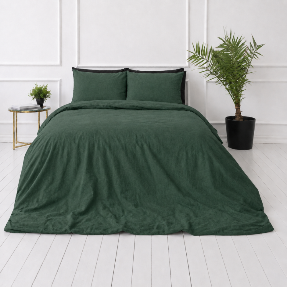 Linen bedding set „Linen Dark Green“. Bedding sets 150x200, 140x200 cm, 150x200 cm, 160x200 cm, 180x200 cm, 200x200 cm, 200x220 cm, 220x240 cm. Corner view of the bedroom: dark green linen blanket and pillows. Linen bedding set „Linen Dark Green“. Bedding sets 150x200, 140x200 cm, 150x200 cm, 160x200 cm, 180x200 cm, 200x200 cm, 200x220 cm, 220x240 cm. Corner view of the bedroom: dark green linen blanket and pillows.