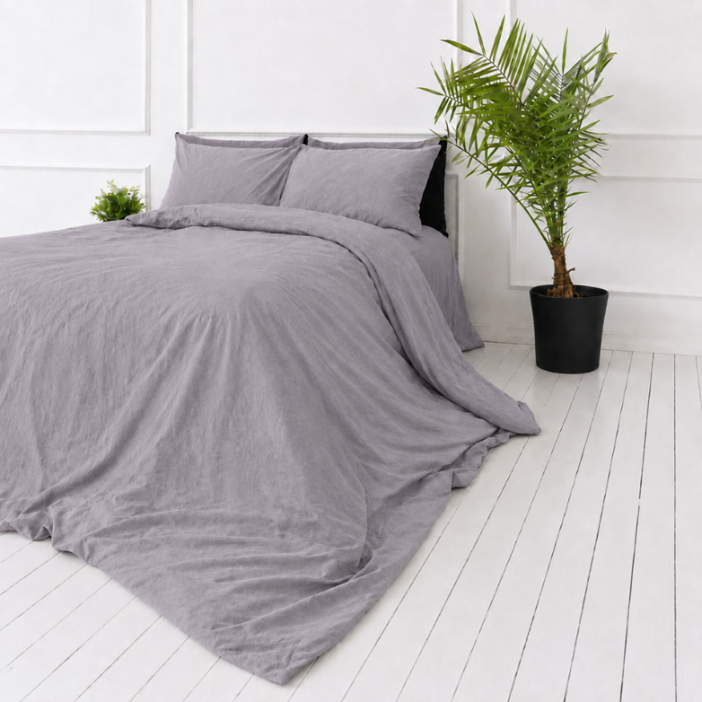 Linen Bedding Set „Linen Pearl“. Bedding sets 150x200, 140x200 cm, 150x200 cm, 160x200 cm, 180x200 cm, 200x200 cm, 200x220 cm, 220x240 cm. Soft grey bedding set with lavender undertones and refined design. Linen Bedding Set „Linen Pearl“. Bedding sets 150x200, 140x200 cm, 150x200 cm, 160x200 cm, 180x200 cm, 200x200 cm, 200x220 cm, 220x240 cm. Soft grey bedding set with lavender undertones and refined design.