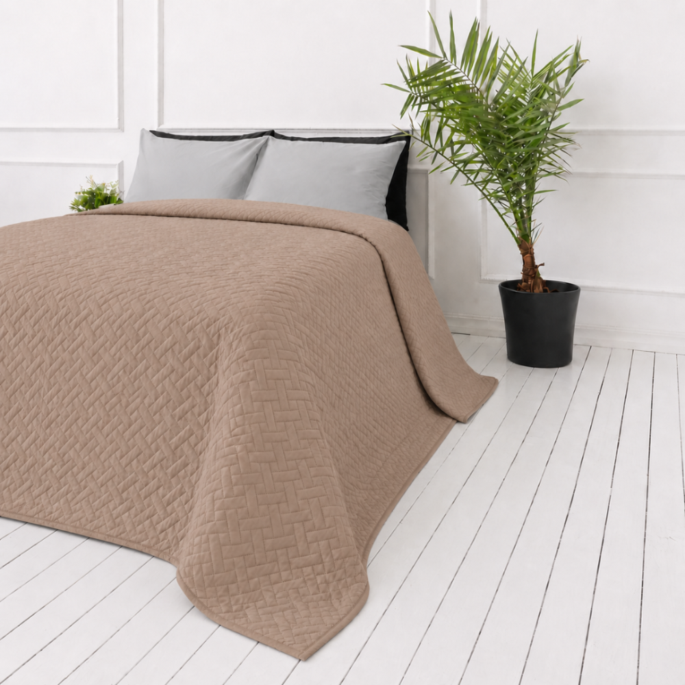 Bedspread “Bedspread Latte”. Blankets, 210x240 cm. Warm sand-coloured bedspread with a repeating woven geometric pattern Bedspread “Bedspread Latte”. Blankets, 210x240 cm. Warm sand-coloured bedspread with a repeating woven geometric pattern