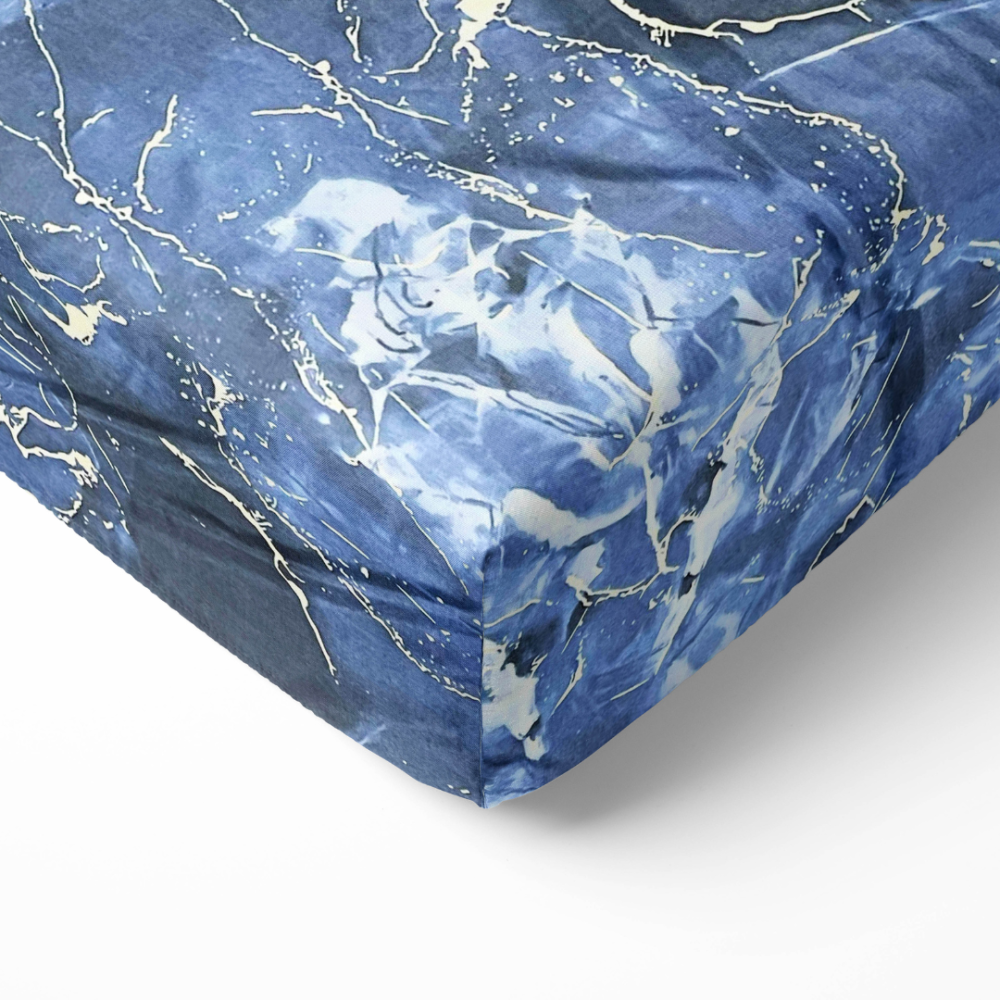 Fitted Sheet „Cosmic Blue“. Fitted sheets 160x200, 90x200 cm, 140x200 cm, 160x200 cm, 180x200 cm. Unique marble pattern design that perfectly suits both modern and classic bedroom interiors.