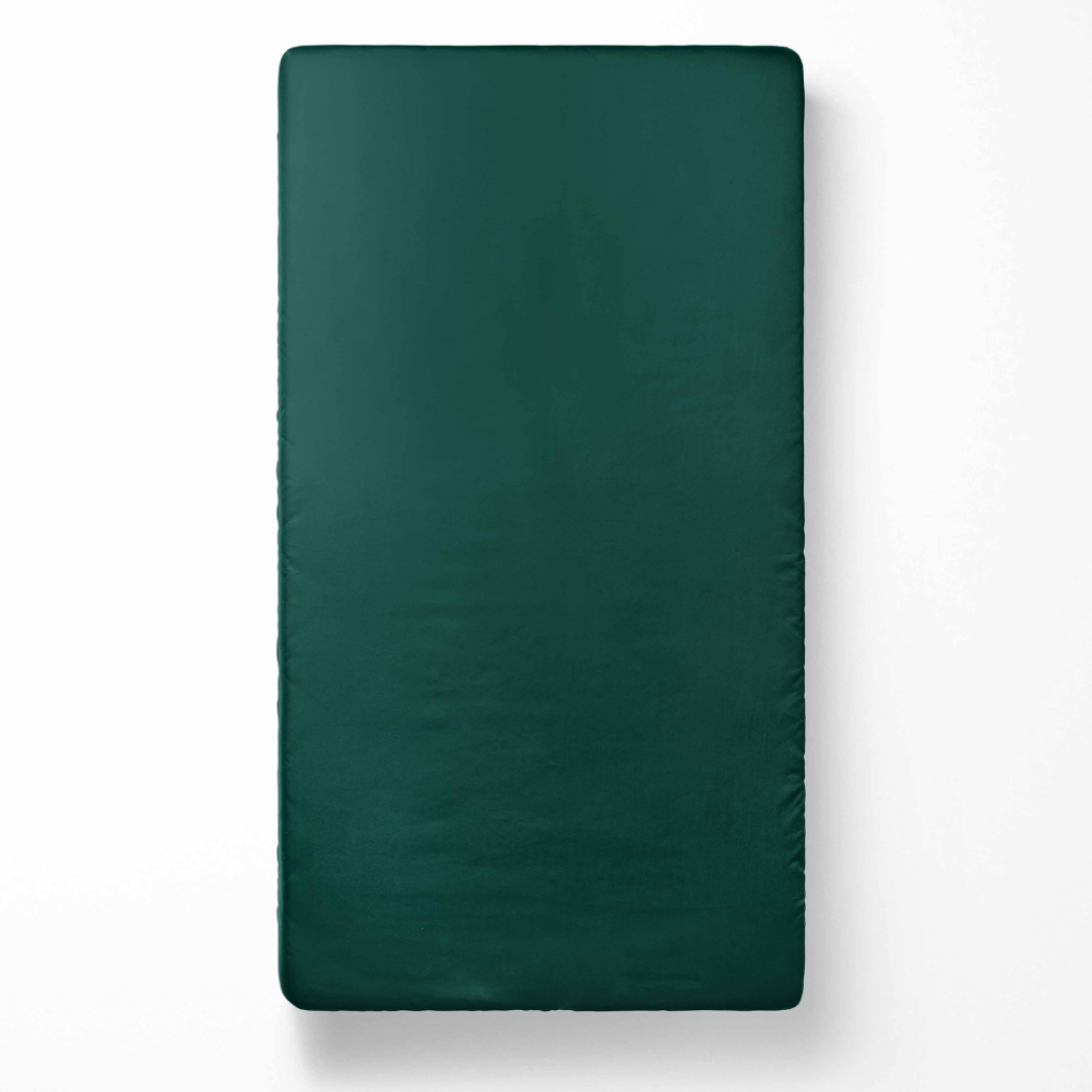Fitted Sheet "Juniper". Fitted sheets 140x200, 90x200 cm, 140x200 cm, 160x200 cm, 180x200 cm. Dark green fitted sheet, elastic and easy to put on, adapts perfectly to the mattress.