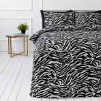 Bedding Set „Black Safari“. Bedding sets 155x200, 140x200 cm, 150x200 cm, 160x200 cm, 180x200 cm, 200x200 cm, 200x220 cm, 220x240 cm. Bedding set with a contrasting black and white zebra design Bedding Set „Black Safari“. Bedding sets 155x200, 140x200 cm, 150x200 cm, 160x200 cm, 180x200 cm, 200x200 cm, 200x220 cm, 220x240 cm. Bedding set with a contrasting black and white zebra design