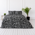 Bedding Set „Black Safari“. Bedding sets 155x200, 140x200 cm, 150x200 cm, 160x200 cm, 180x200 cm, 200x200 cm, 200x220 cm, 220x240 cm. Contrasting black and white bedding design with a wild zebra pattern Bedding Set „Black Safari“. Bedding sets 155x200, 140x200 cm, 150x200 cm, 160x200 cm, 180x200 cm, 200x200 cm, 200x220 cm, 220x240 cm. Contrasting black and white bedding design with a wild zebra pattern