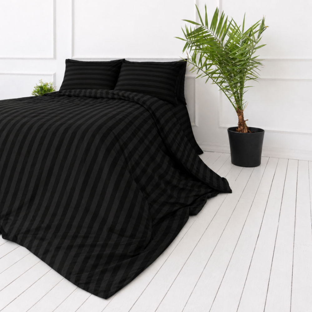Bedding Set „Black Stripes“. Patterned bedding sets, 140x200 cm, 150x200 cm, 160x200 cm, 180x200 cm, 200x200 cm, 200x220 cm. Sophisticated black bedding set featuring bold stripe patterns, perfect for a contemporary and chic look.
