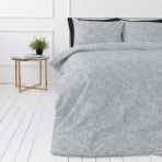 Bedding Set „Blossom“. Patterned bedding sets, 140x200 cm, 200x200 cm, 200x220 cm. Bedding set with a grey-blue background and delicate plant branches.