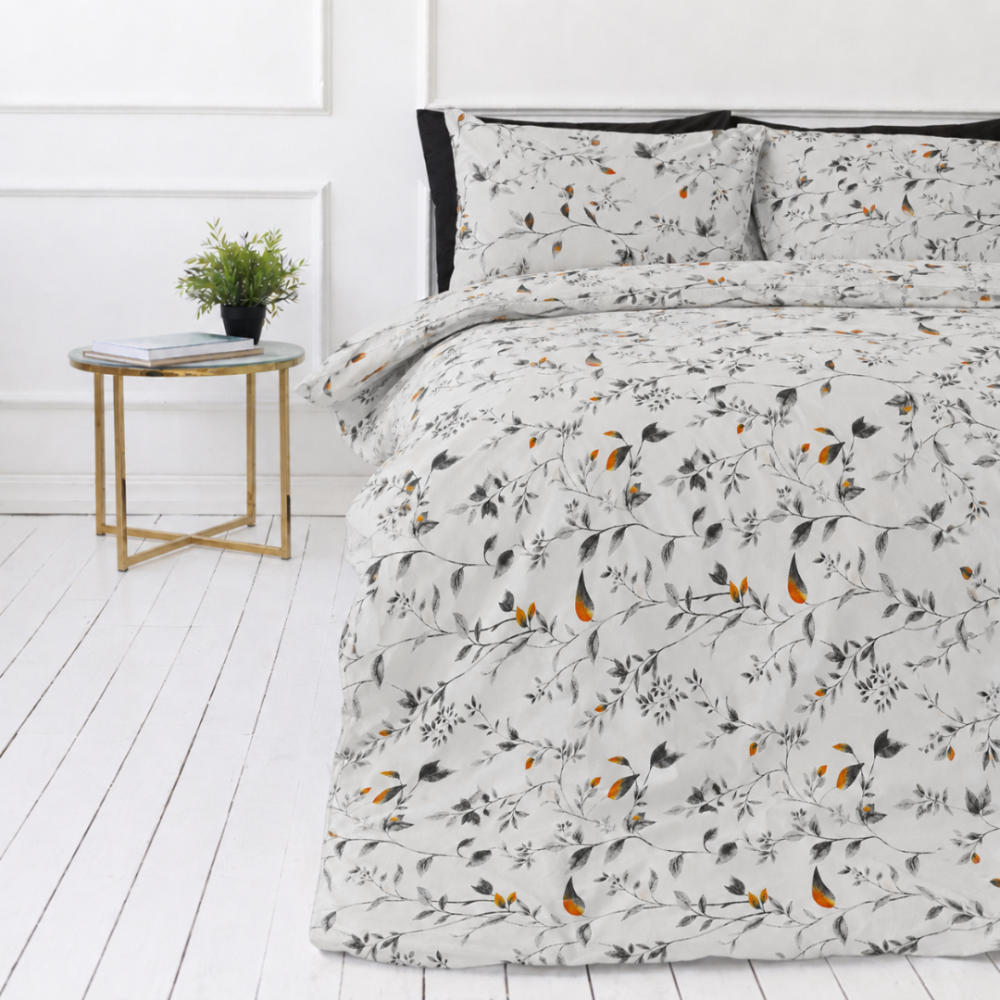 Bedding Set „Blushing Flora“. Gray bedding sets, 140x200 cm, 200x200 cm, 200x220 cm. Light bedding set with a grey branch pattern and orange details.