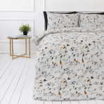Bedding Set „Blushing Flora“. Gray bedding sets, 140x200 cm, 200x200 cm, 200x220 cm. Light bedding set with a grey branch pattern and orange details.