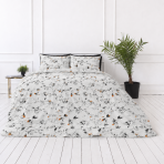Bedding Set „Blushing Flora“. Gray bedding sets, 140x200 cm, 200x200 cm, 200x220 cm. Modern bedding set with a grey botanical pattern and orange highlights.