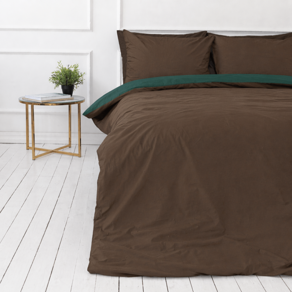Bedding Set „Brunette Juniper“. Bedding sets 155x200, 140x200 cm, 150x200 cm, 160x200 cm, 180x200 cm, 200x200 cm, 200x220 cm, 220x240 cm. Elegant emerald green bedding set with contrasting brown pillows.