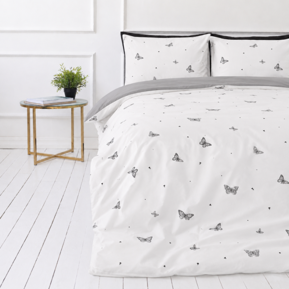 Bedding Set „Butterfly“. Patterned bedding sets, 140x200 cm, 200x200 cm, 200x220 cm. White bedding with a small grey butterfly pattern Bedding Set „Butterfly“. Patterned bedding sets, 140x200 cm, 200x200 cm, 200x220 cm. White bedding with a small grey butterfly pattern