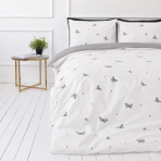 Bedding Set „Butterfly“. Patterned bedding sets, 140x200 cm, 200x200 cm, 200x220 cm. White bedding with a small grey butterfly pattern Bedding Set „Butterfly“. Patterned bedding sets, 140x200 cm, 200x200 cm, 200x220 cm. White bedding with a small grey butterfly pattern