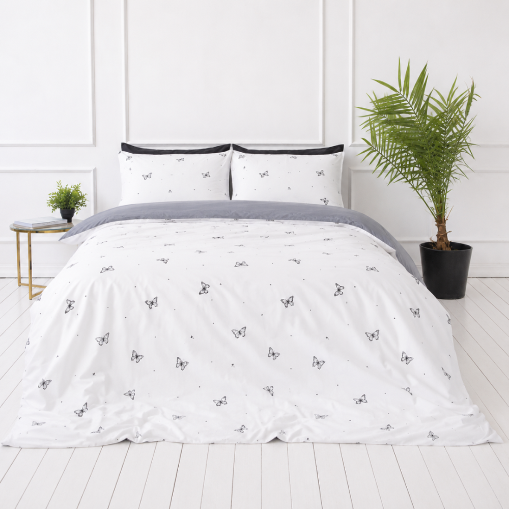 Bedding Set „Butterfly“. Patterned bedding sets, 140x200 cm, 200x200 cm, 200x220 cm. Bedding set with a white base and subtle grey butterflies Bedding Set „Butterfly“. Patterned bedding sets, 140x200 cm, 200x200 cm, 200x220 cm. Bedding set with a white base and subtle grey butterflies