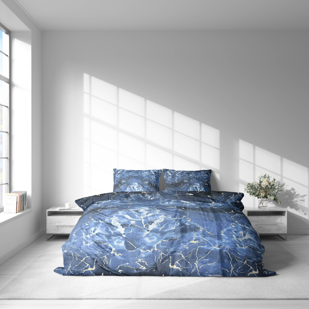 Bedding Set „Cosmic Blue“. Bedding sets 155x200, 140x200 cm, 150x200 cm, 160x200 cm, 180x200 cm, 200x200 cm, 200x220 cm, 220x240 cm. Bedding set with an abstract blue and white design that creates a calming atmosphere.