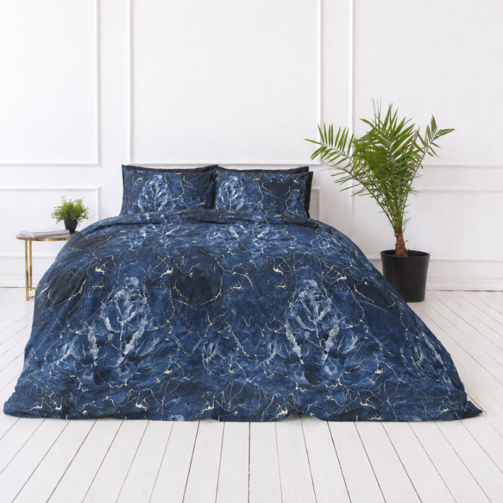 Bedding Set „Cosmic Blue“. Bedding sets 155x200, 140x200 cm, 150x200 cm, 160x200 cm, 180x200 cm, 200x200 cm, 200x220 cm, 220x240 cm. High-quality bedding with a trendy blue marble pattern and subtle golden elements. Bedding Set „Cosmic Blue“. Bedding sets 155x200, 140x200 cm, 150x200 cm, 160x200 cm, 180x200 cm, 200x200 cm, 200x220 cm, 220x240 cm. High-quality bedding with a trendy blue marble pattern and subtle golden elements.