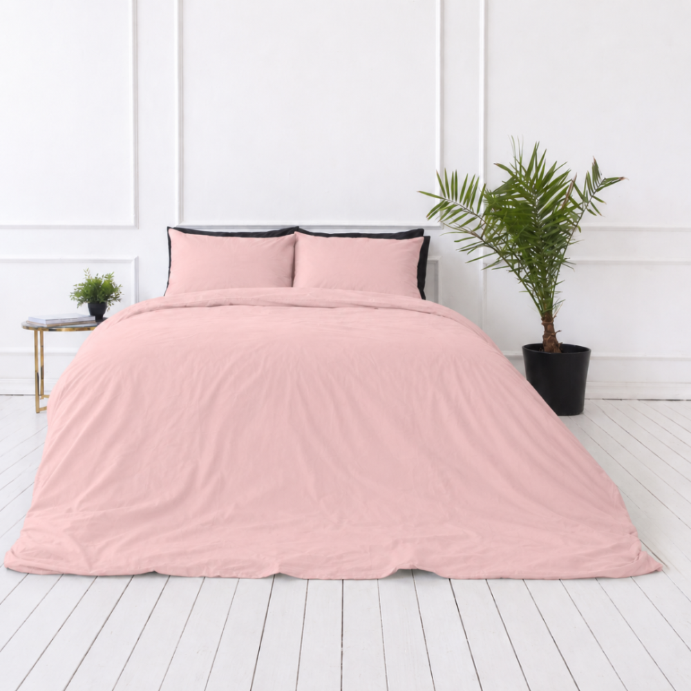 Bedding Set „Crystal pink“. Pink bedding, 140x200 cm, 200x200 cm, 200x220 cm. Elegant pink bedding set for a feminine touch. Bedding Set „Crystal pink“. Pink bedding, 140x200 cm, 200x200 cm, 200x220 cm. Elegant pink bedding set for a feminine touch.