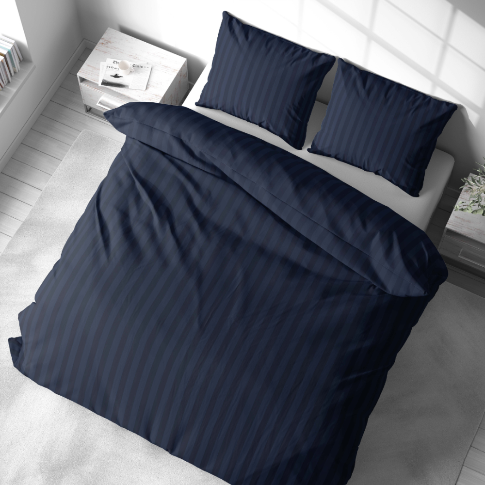 Bedding Set „Dark Blue Stripes“. Patterned bedding sets, 140x200 cm, 160x200 cm, 200x200 cm, 200x220 cm. Sleek and stylish dark blue bedding set with a classic stripe pattern, perfect for a refined bedroom atmosphere.