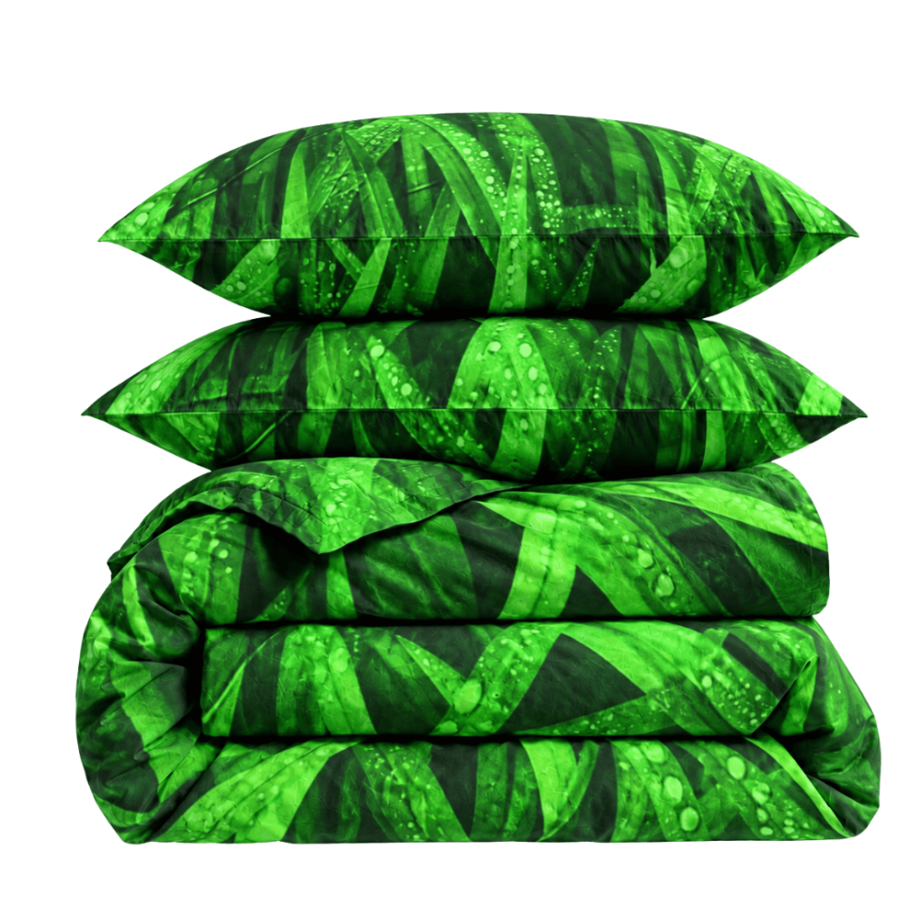 Bedding Set „Dewdrop“. Green bedding set, 140x200 cm, 200x200 cm, 200x220 cm. Bedding set with a dewdrop-covered grass pattern. Bedding Set „Dewdrop“. Green bedding set, 140x200 cm, 200x200 cm, 200x220 cm. Bedding set with a dewdrop-covered grass pattern.