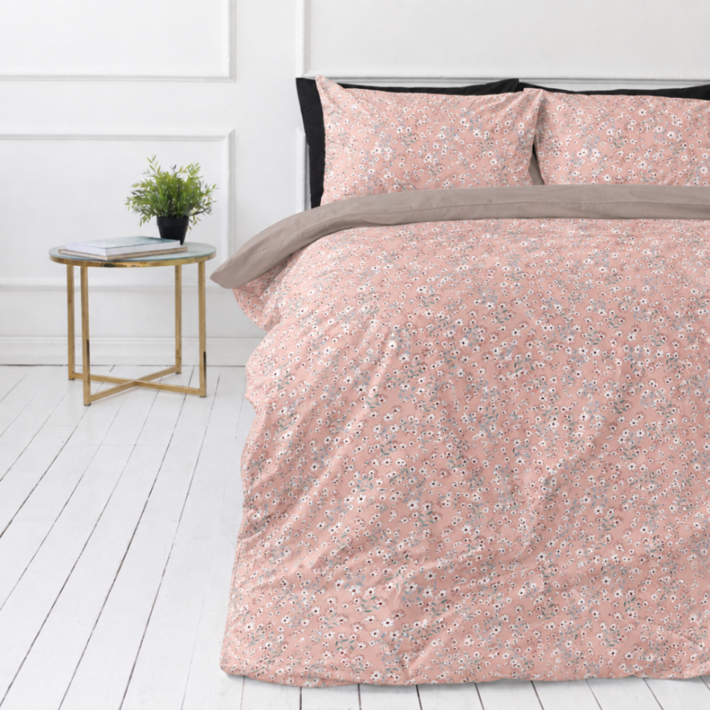 Bedding Set „Ditsy“. Pink bedding, 140x200 cm, 200x200 cm, 200x220 cm. Pink bedding with a small white floral pattern Bedding Set „Ditsy“. Pink bedding, 140x200 cm, 200x200 cm, 200x220 cm. Pink bedding with a small white floral pattern