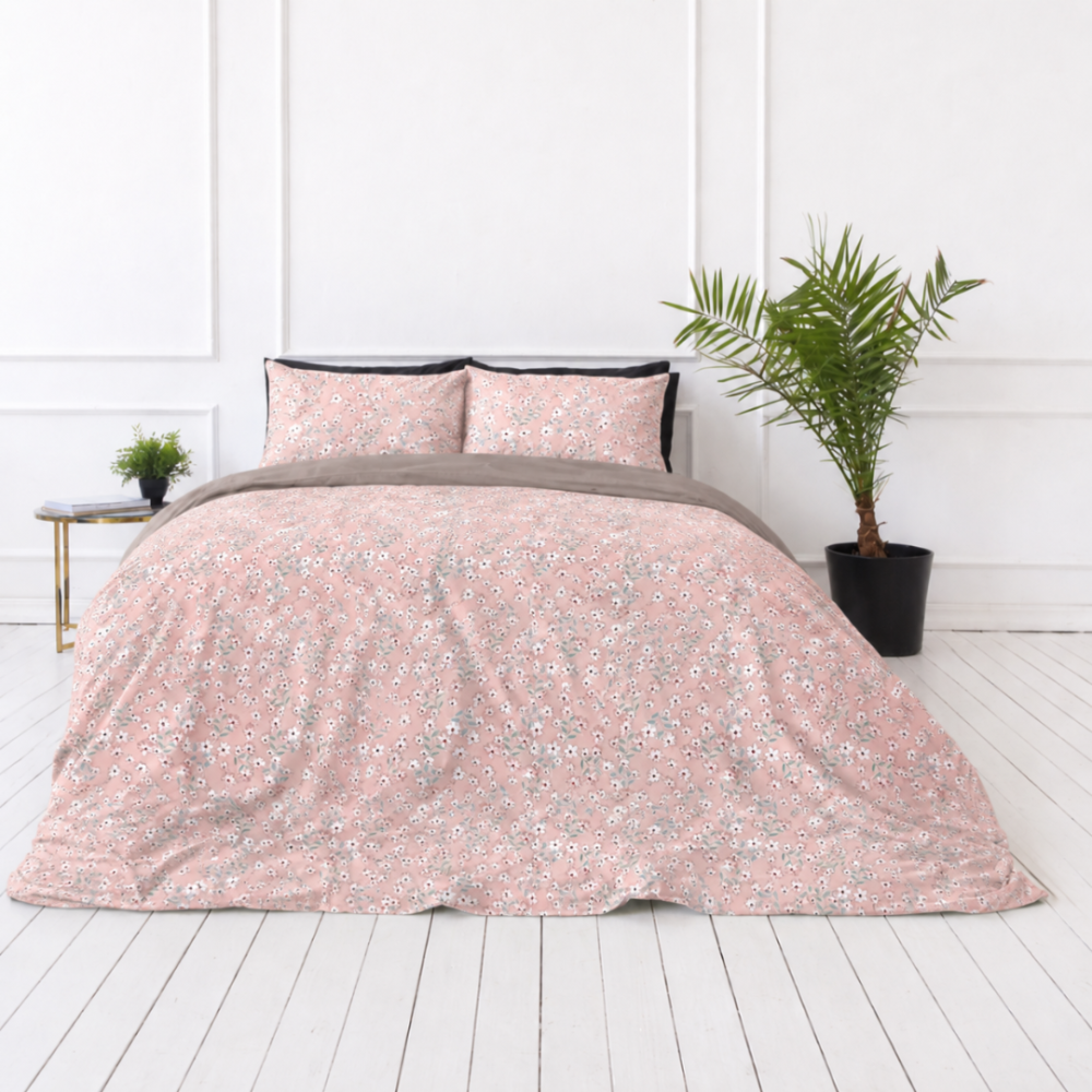 Bedding Set „Ditsy“. Pink bedding, 140x200 cm, 200x200 cm, 200x220 cm. Reversible pink and grey brown bedding with a delicate botanical pattern Bedding Set „Ditsy“. Pink bedding, 140x200 cm, 200x200 cm, 200x220 cm. Reversible pink and grey brown bedding with a delicate botanical pattern